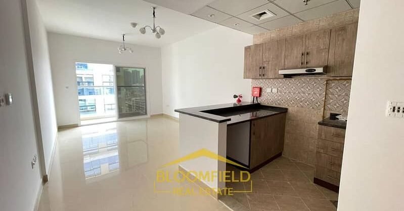 UNFURNISHED – STUDIO – SPACIOUS UNIT