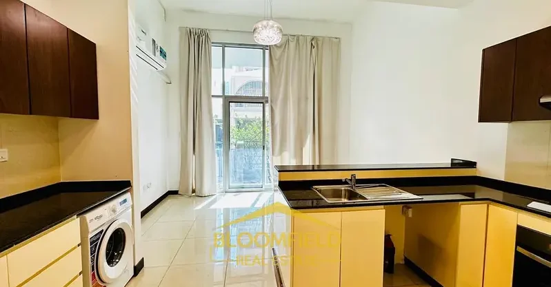 Private Entrance – Private Garden – Studio – Separated into Living & Bedroom